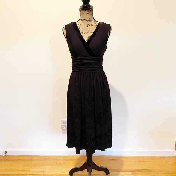 Sandra Darren Dresses & Skirts - Sandra Darren Black V-Neck Glitter Dress Size 6